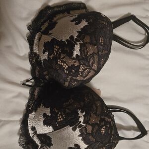 Victoria's Secret Black and Cream Lace Bra